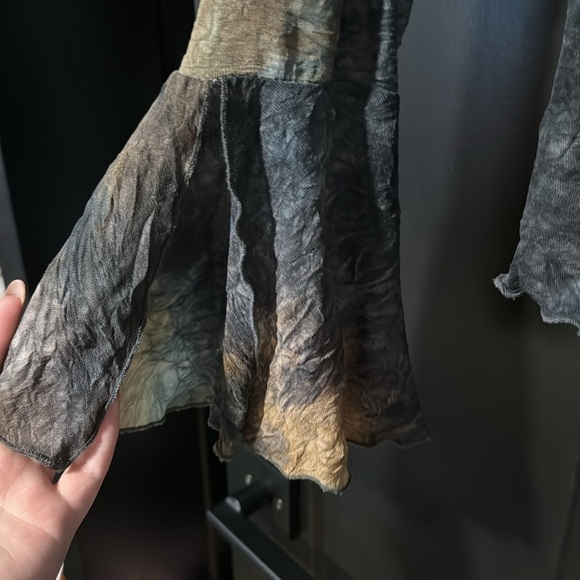 Fairweather USA Vintage Scrunched Tie Dye Bell Sleeve Blouse - Picture 3 of 7